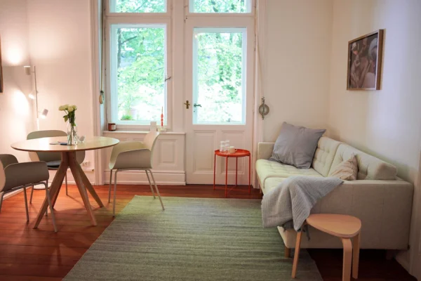 hebammenstudio-besprechungsraum Besprechungsraum mit Couch