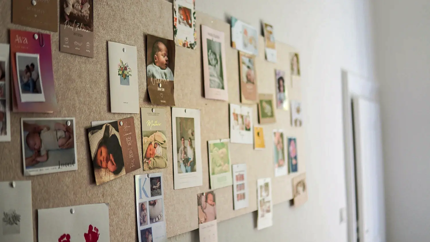 hebammenstudio-dankeskarten Wand mit Dankeskarten