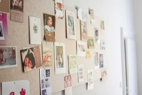 hebammenstudio-dankeskarten Wand mit Dankeskarten