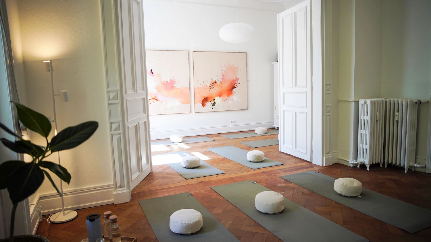 hebammenstudio-kursraum-matten Hebammenstudio mit Matten und Yogabolstern